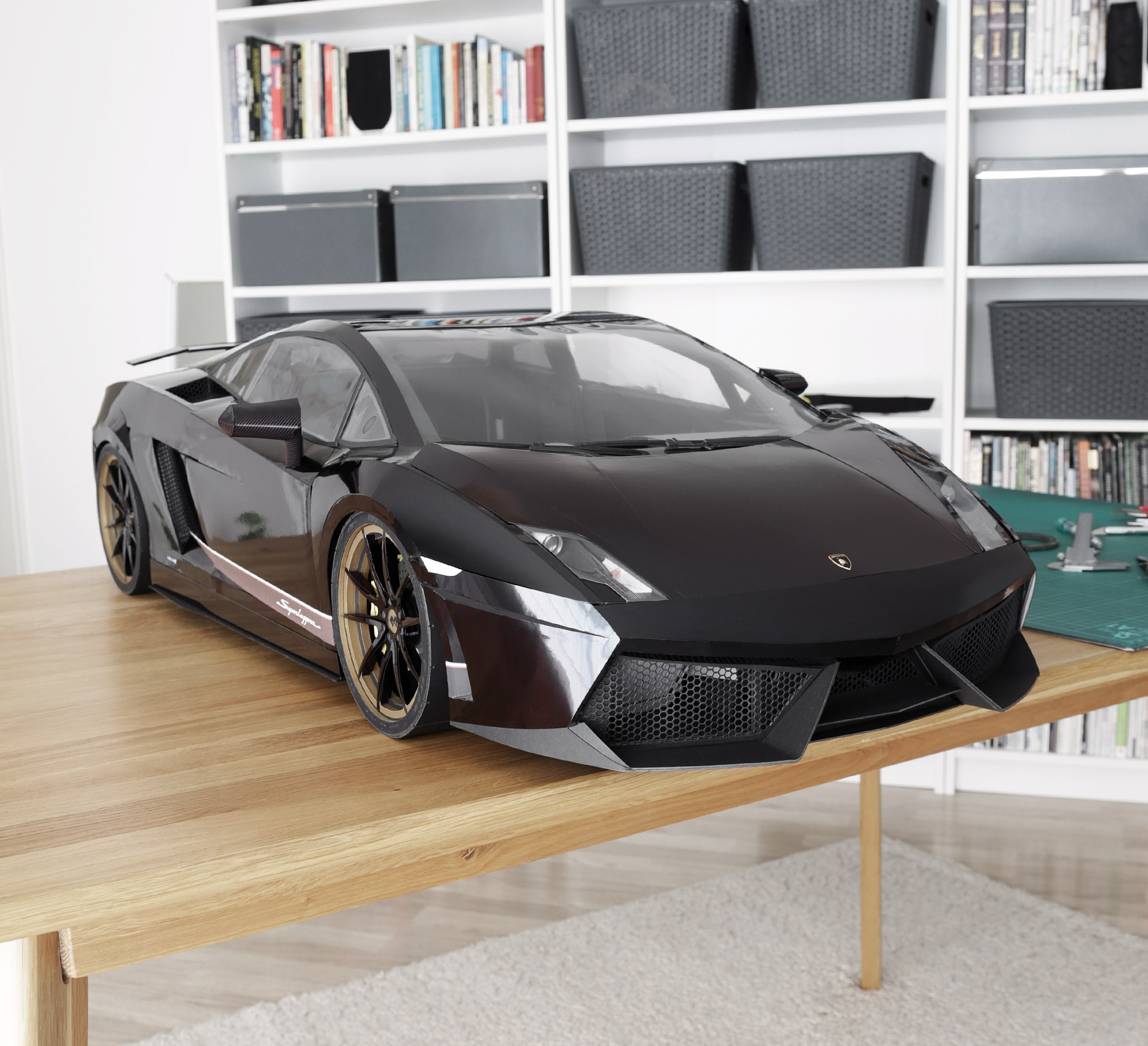 Another pic of the gold-rimmed Strasse SV5 style wheels that I'd built and fitted to the Gallardo.